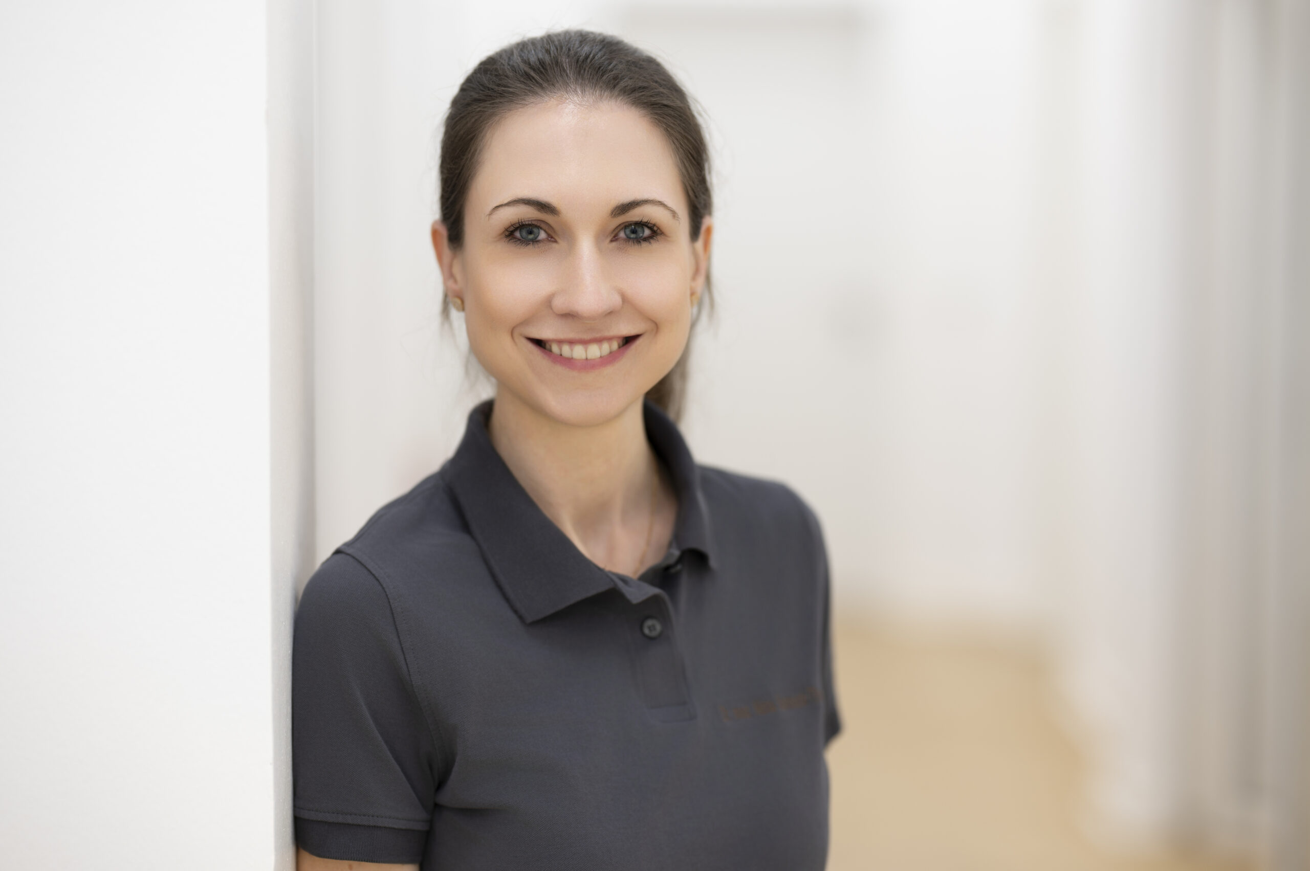 Das Foto zeigt Frau Sonneck-Thoukydidis im Portrait als eine unserer Ärztinnen des MVZ.