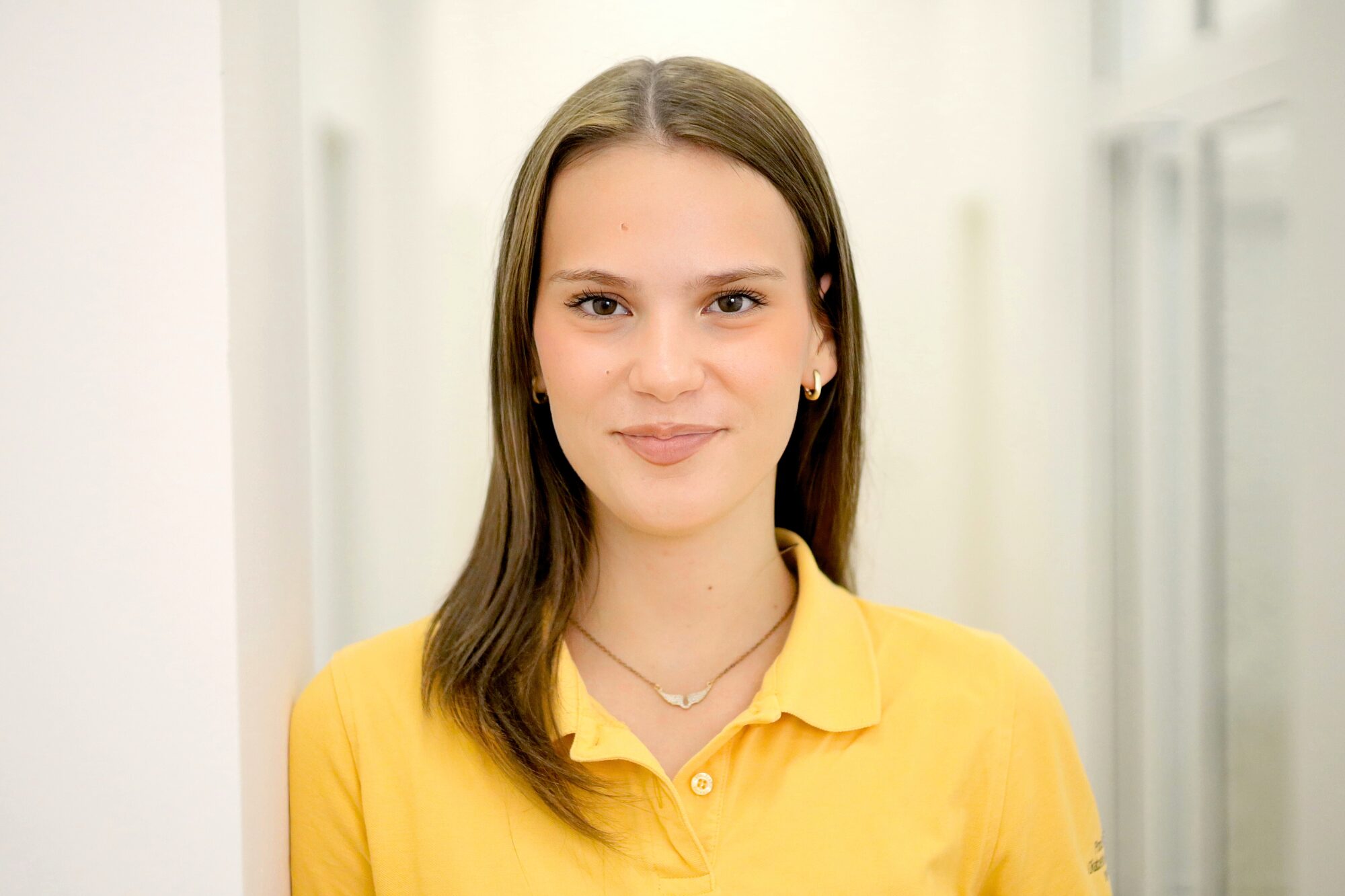 Das Foto zeigt Frau Markovic im Portrait als eine unsere MFA-Auszubildende im MVZ.