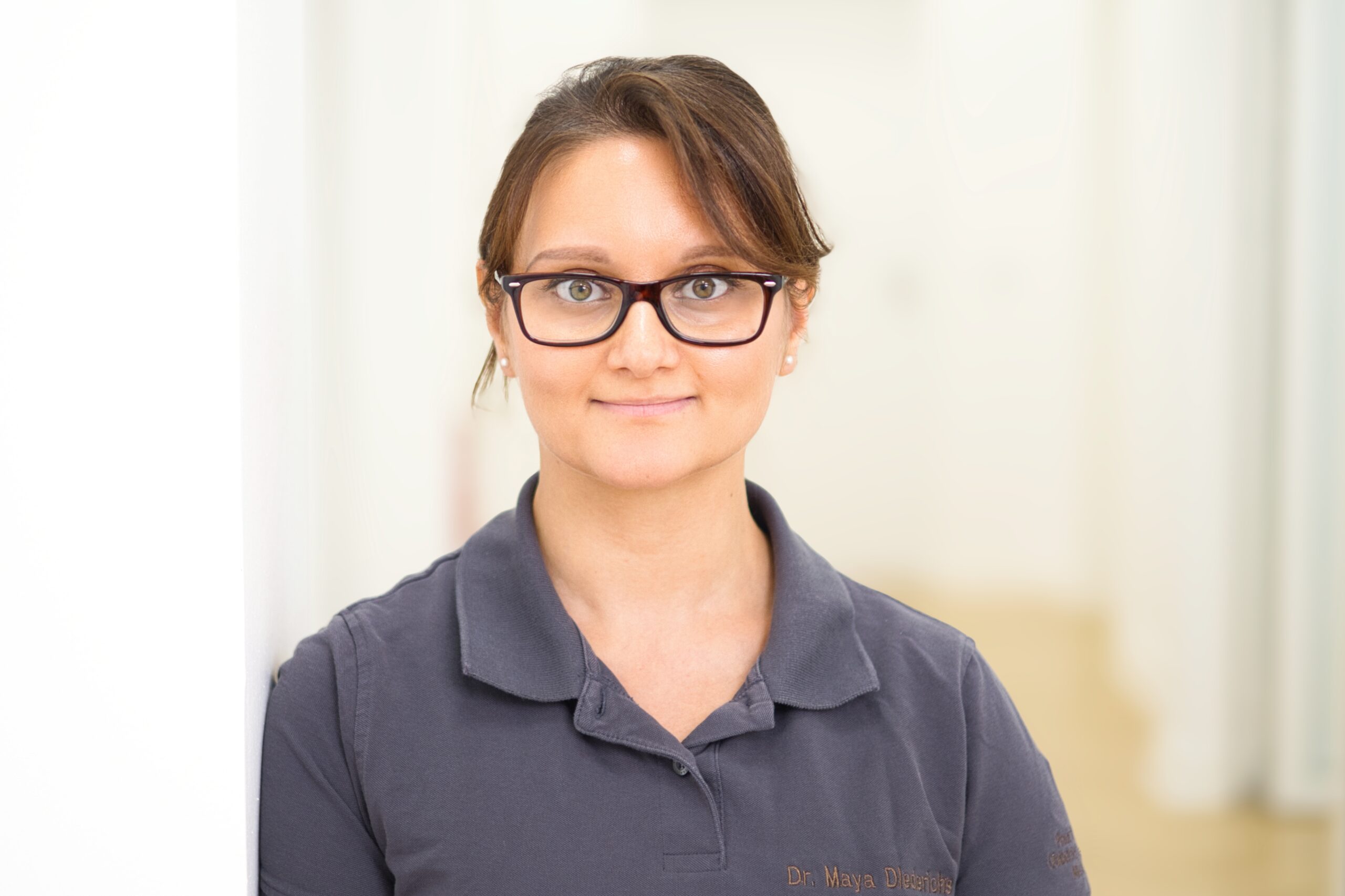 Das Foto zeigt Frau Dr. Diederichs im Portrait als eine unserer Weiterbildungsassistentinnen des MVZ.